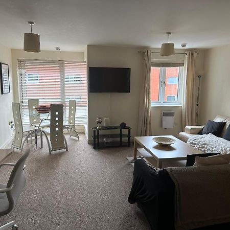 Gunwharf Quays Harbour Apartments Portsmouth Ngoại thất bức ảnh