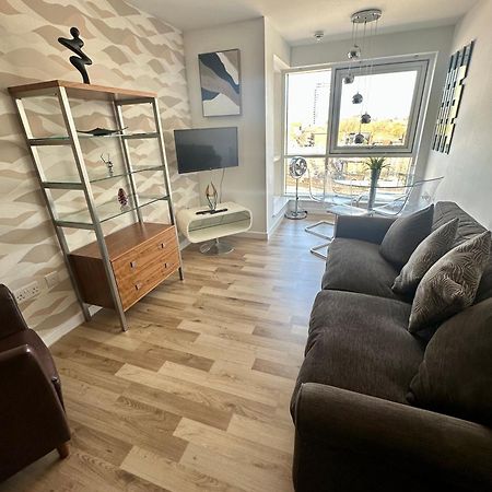 Gunwharf Quays Harbour Apartments Portsmouth Ngoại thất bức ảnh