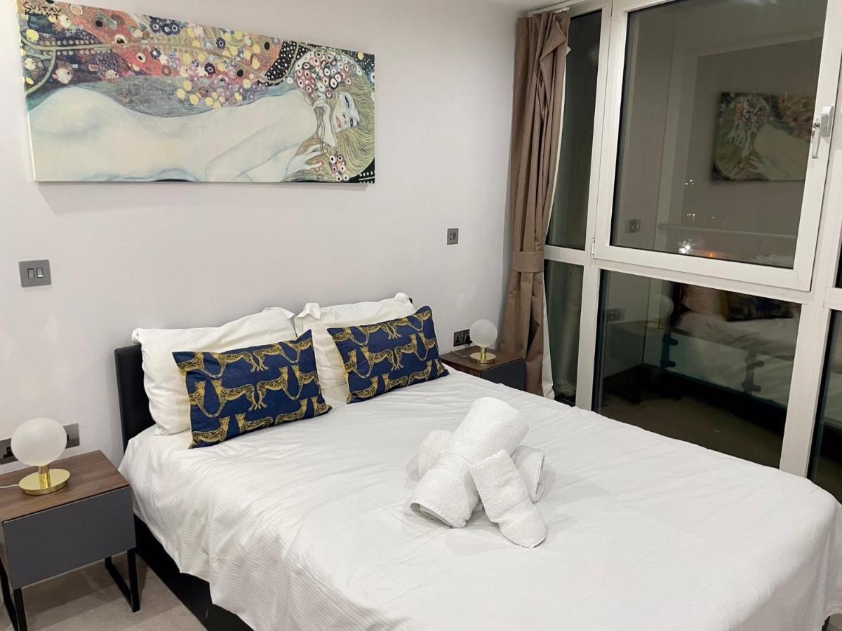 Gunwharf Quays Harbour Apartments Portsmouth Ngoại thất bức ảnh