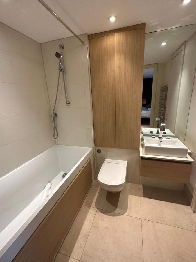 Gunwharf Quays Harbour Apartments Portsmouth Ngoại thất bức ảnh