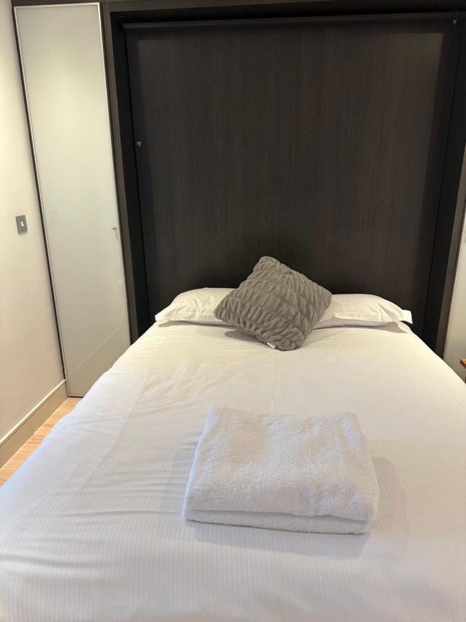 Gunwharf Quays Harbour Apartments Portsmouth Ngoại thất bức ảnh