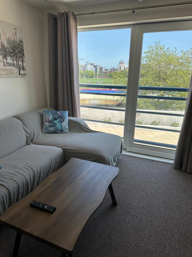 Gunwharf Quays Harbour Apartments Portsmouth Ngoại thất bức ảnh