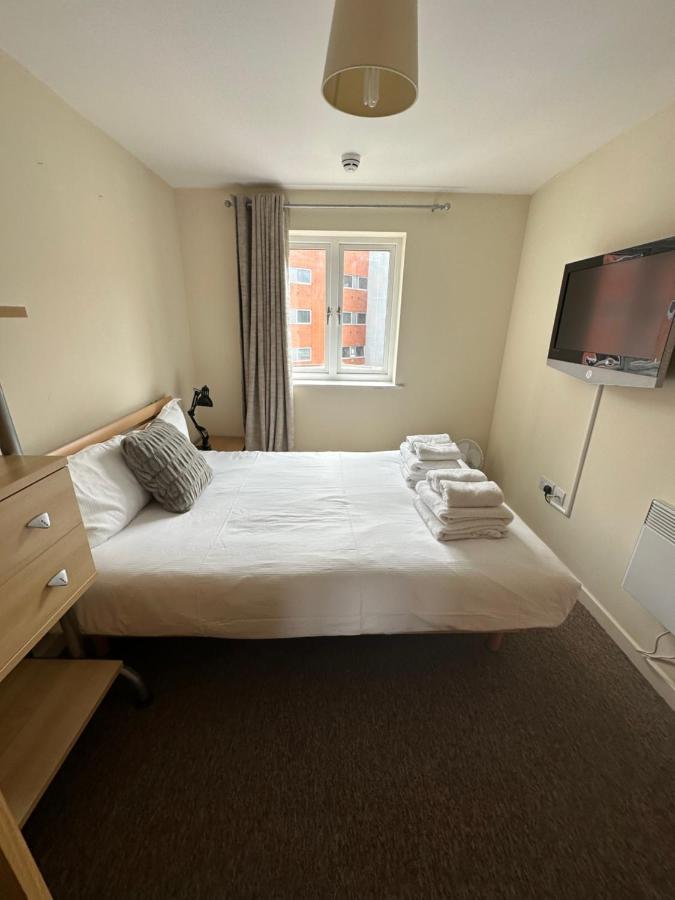Gunwharf Quays Harbour Apartments Portsmouth Ngoại thất bức ảnh