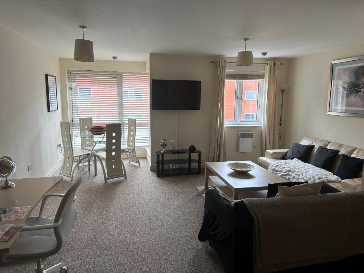 Gunwharf Quays Harbour Apartments Portsmouth Ngoại thất bức ảnh