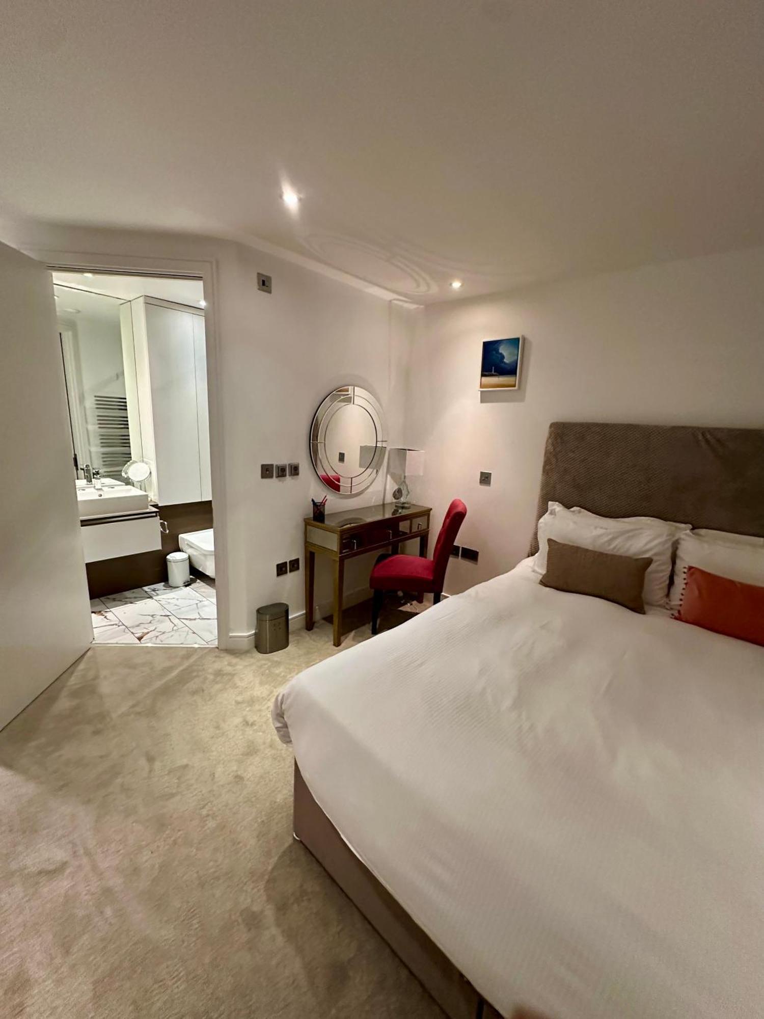 Gunwharf Quays Harbour Apartments Portsmouth Ngoại thất bức ảnh