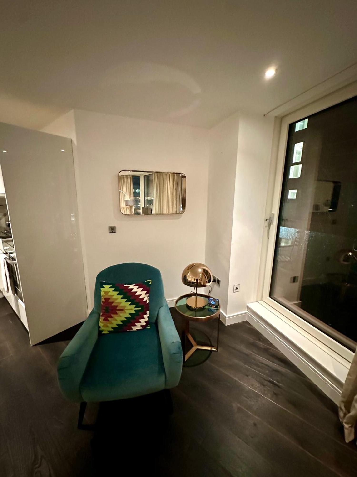 Gunwharf Quays Harbour Apartments Portsmouth Ngoại thất bức ảnh