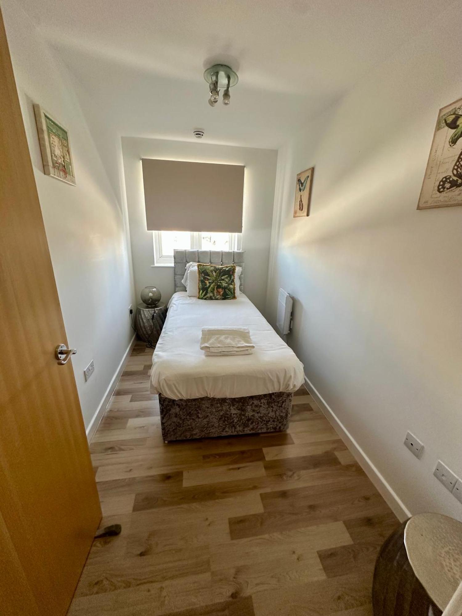 Gunwharf Quays Harbour Apartments Portsmouth Ngoại thất bức ảnh