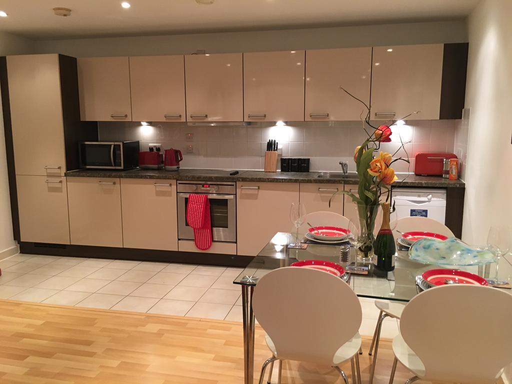 Gunwharf Quays Harbour Apartments Portsmouth Ngoại thất bức ảnh