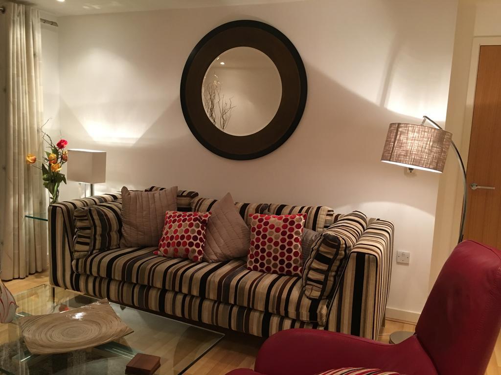 Gunwharf Quays Harbour Apartments Portsmouth Ngoại thất bức ảnh