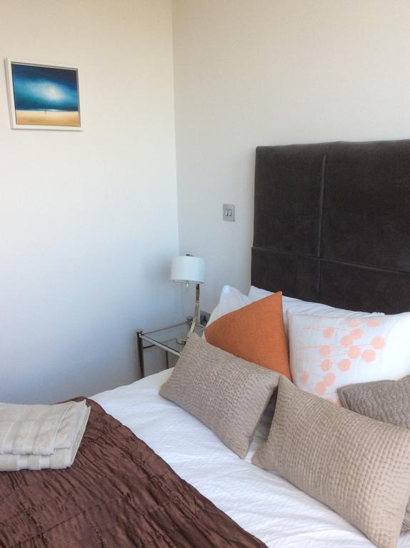 Gunwharf Quays Harbour Apartments Portsmouth Ngoại thất bức ảnh
