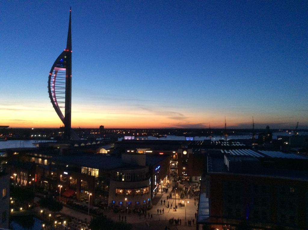 Gunwharf Quays Harbour Apartments Portsmouth Ngoại thất bức ảnh