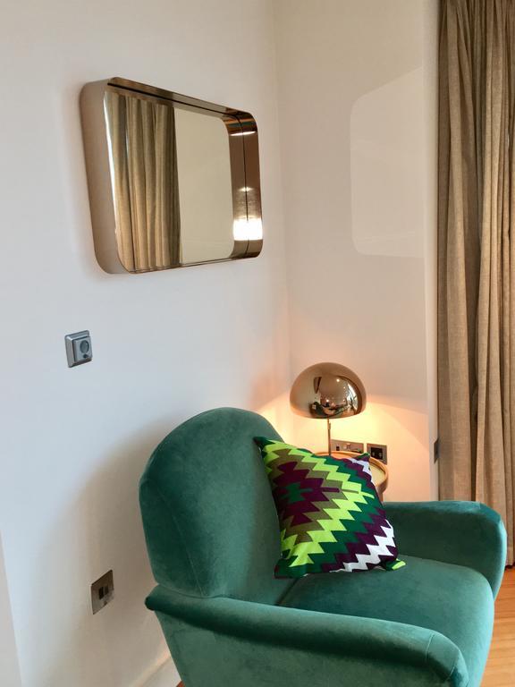 Gunwharf Quays Harbour Apartments Portsmouth Ngoại thất bức ảnh
